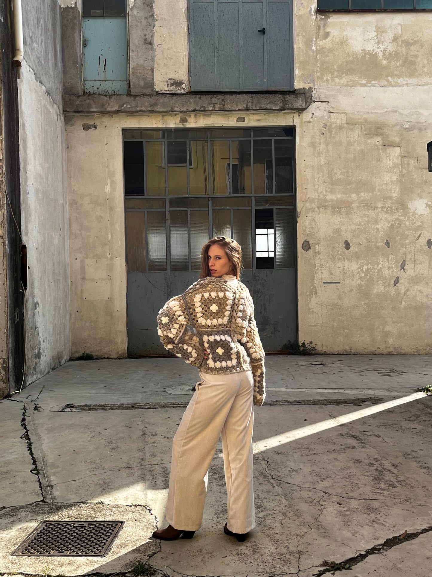 Cardigan in crochet Broes