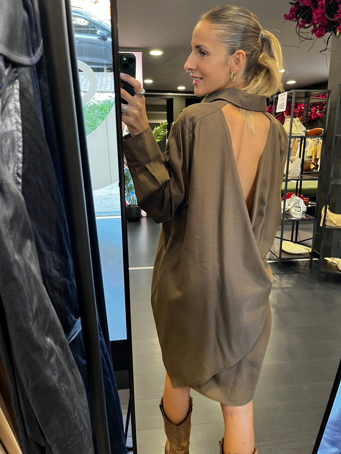 Maxi camicia con schiena nuda