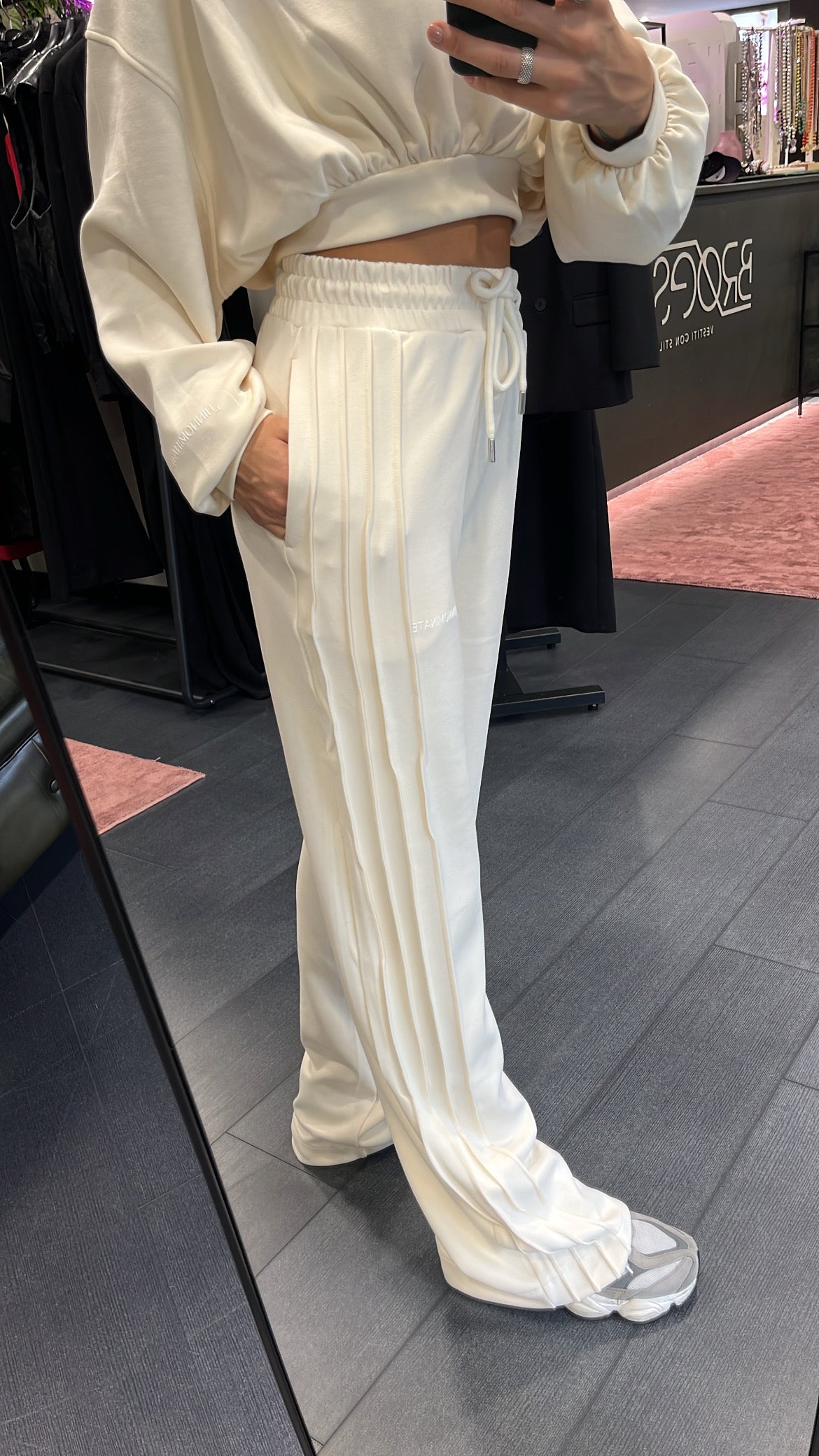 Pantalone tuta con nervature