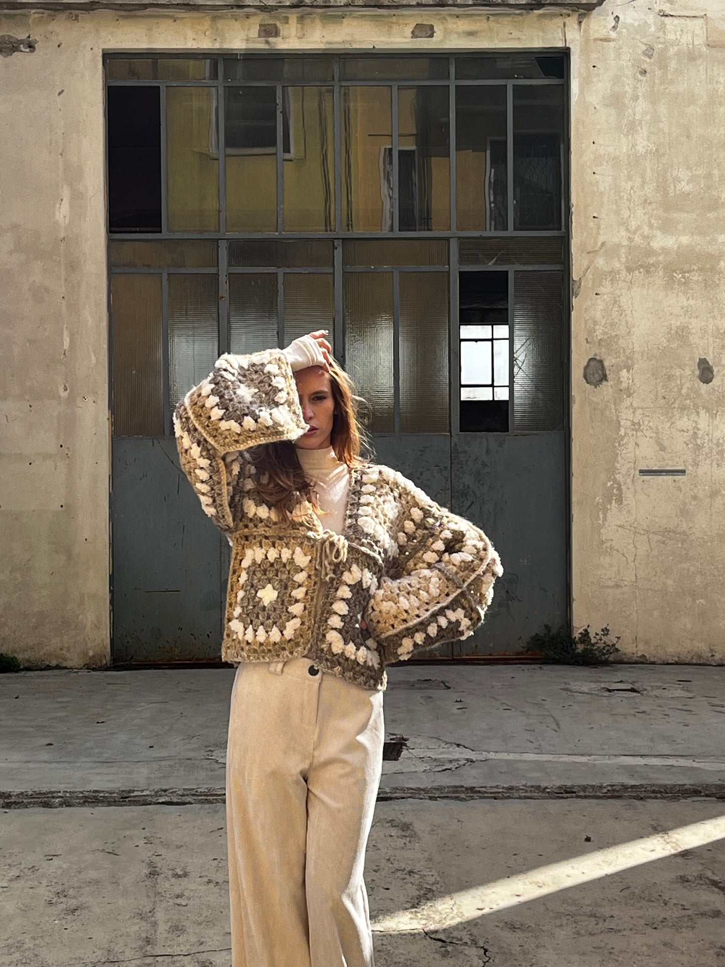 Cardigan in crochet Broes