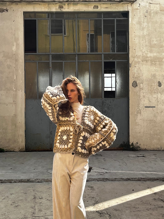 Cardigan in crochet Broes