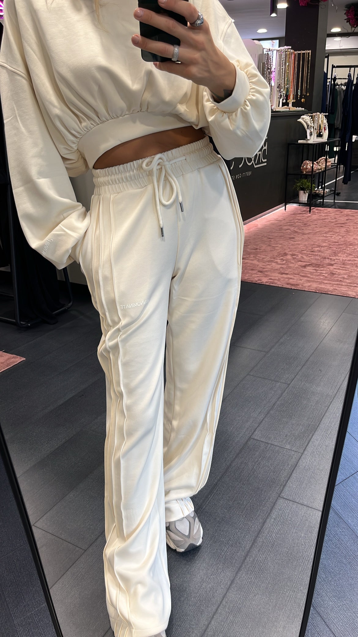 Pantalone tuta con nervature