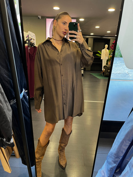 Maxi camicia con schiena nuda