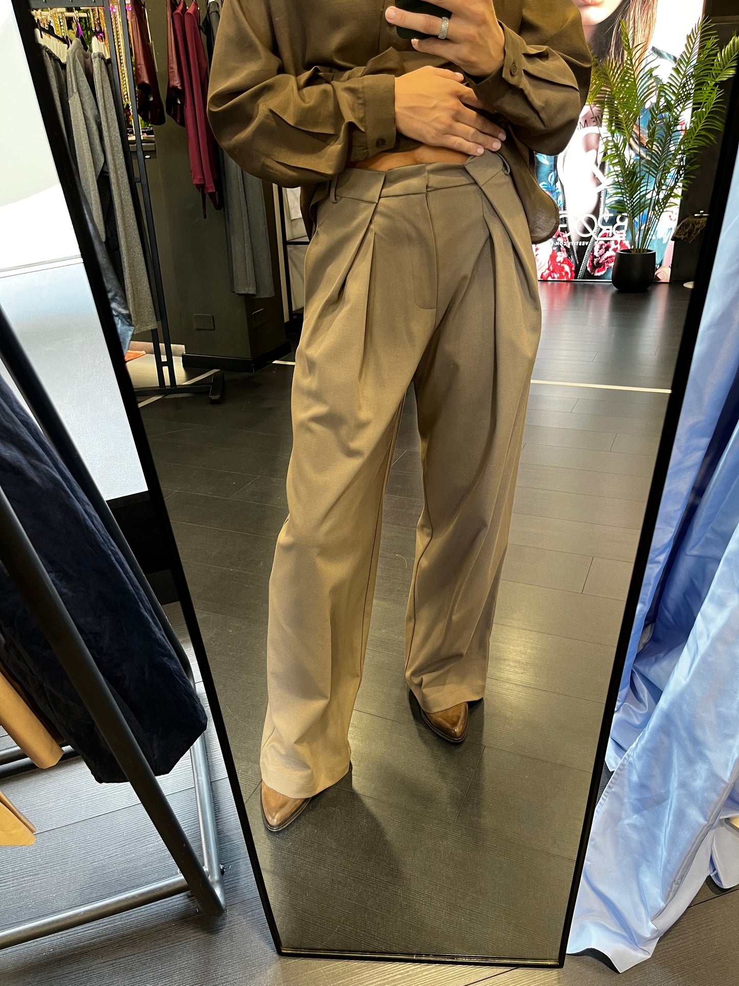 Pantalone palazzo con pinces