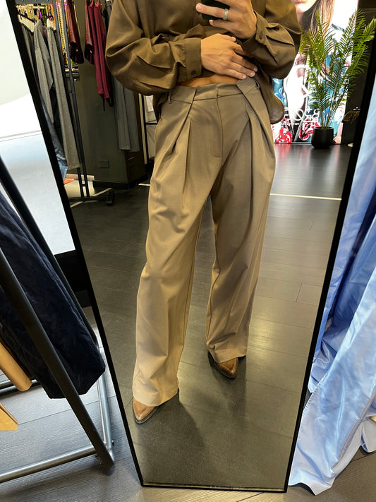 Pantalone palazzo con pinces